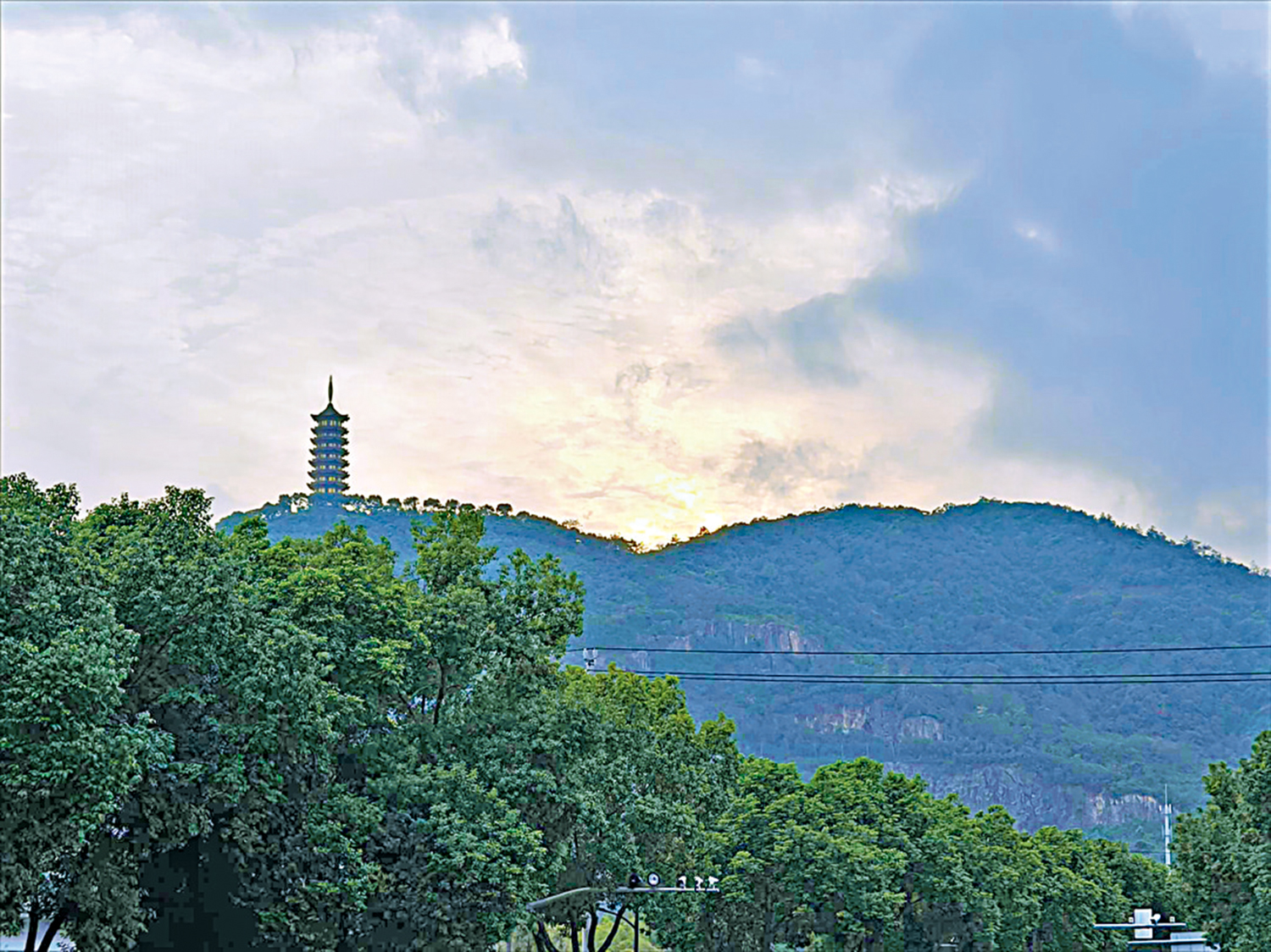 　　圖：故鄉的祥雲。\作者供圖