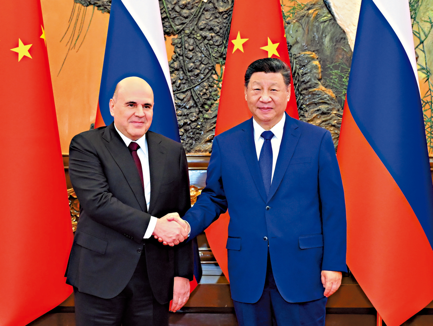 　　圖：11月4日上午，國家主席習近平在北京人民大會堂會見俄羅斯總理米舒斯京。\新華社