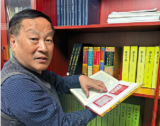 　　圖：福建師範大學中琉關係研究所所長謝必震教授接受大公報記者專訪。\大公報記者何德花攝