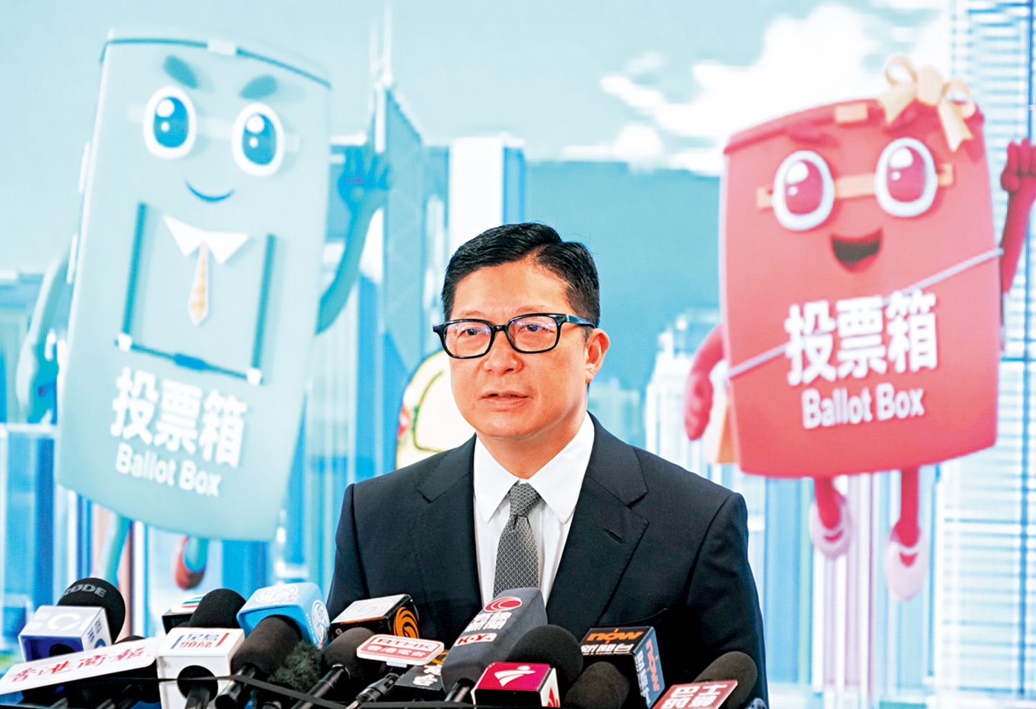 　　圖：鄧炳強呼籲所有合資格選民行使權利及公民義務，投票選出愛國愛港、能為香港發展貢獻力量的議員。\大公報記者林良堅攝