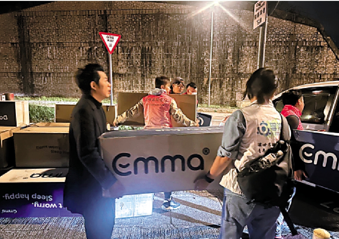 　　圖：粵港澳大灣區青年總會主席吳學明表示，從火災發生當晚，他們便在社群媒體上召集義工，兩日就有逾千二人報名參加。