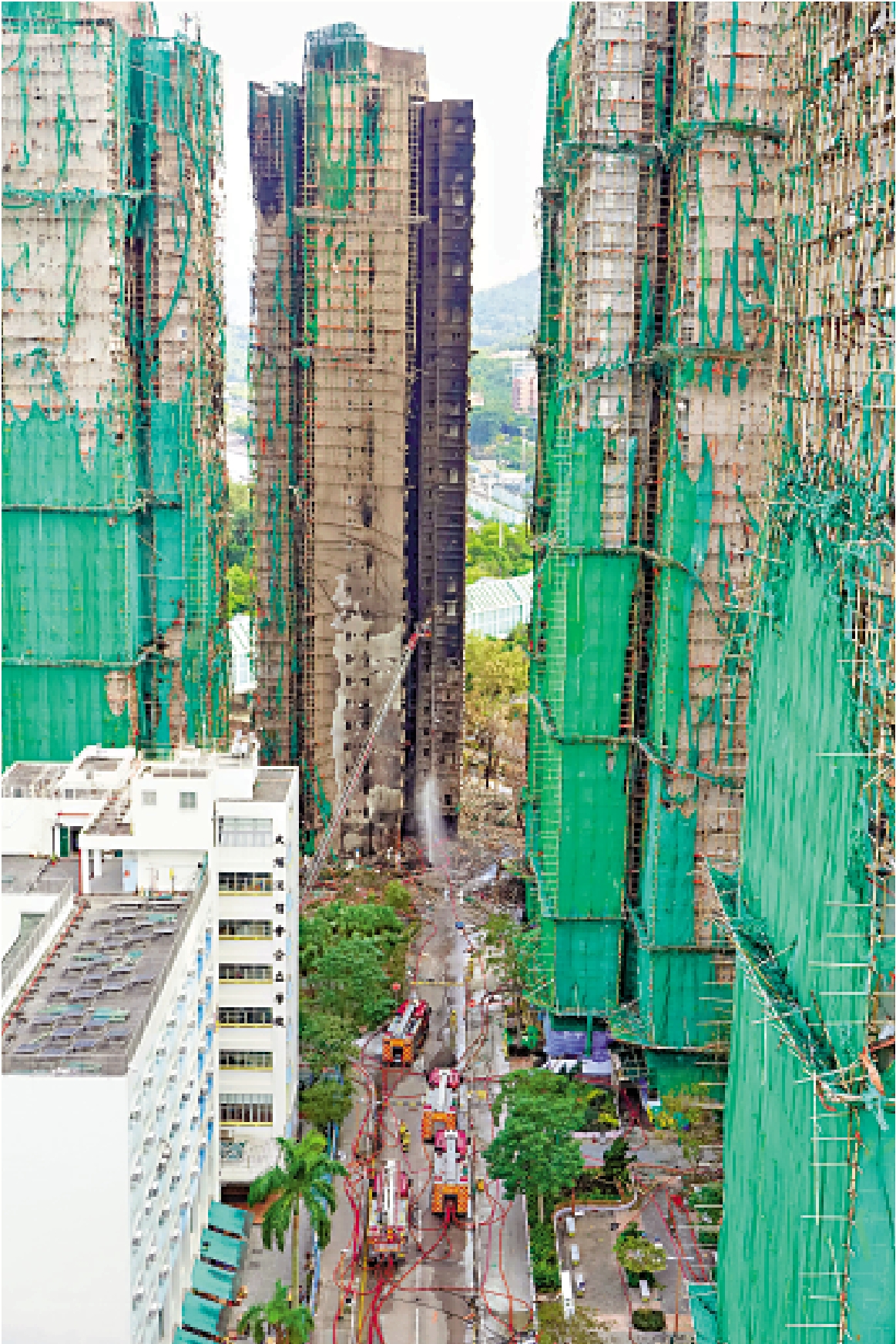 　　圖：大埔宏福苑五級大火造成多人死傷。特區政府將成立由一名法官主持的獨立委員會，審視事故的起火和迅速蔓延的原因及相關問題。\大公報記者麥潤田攝