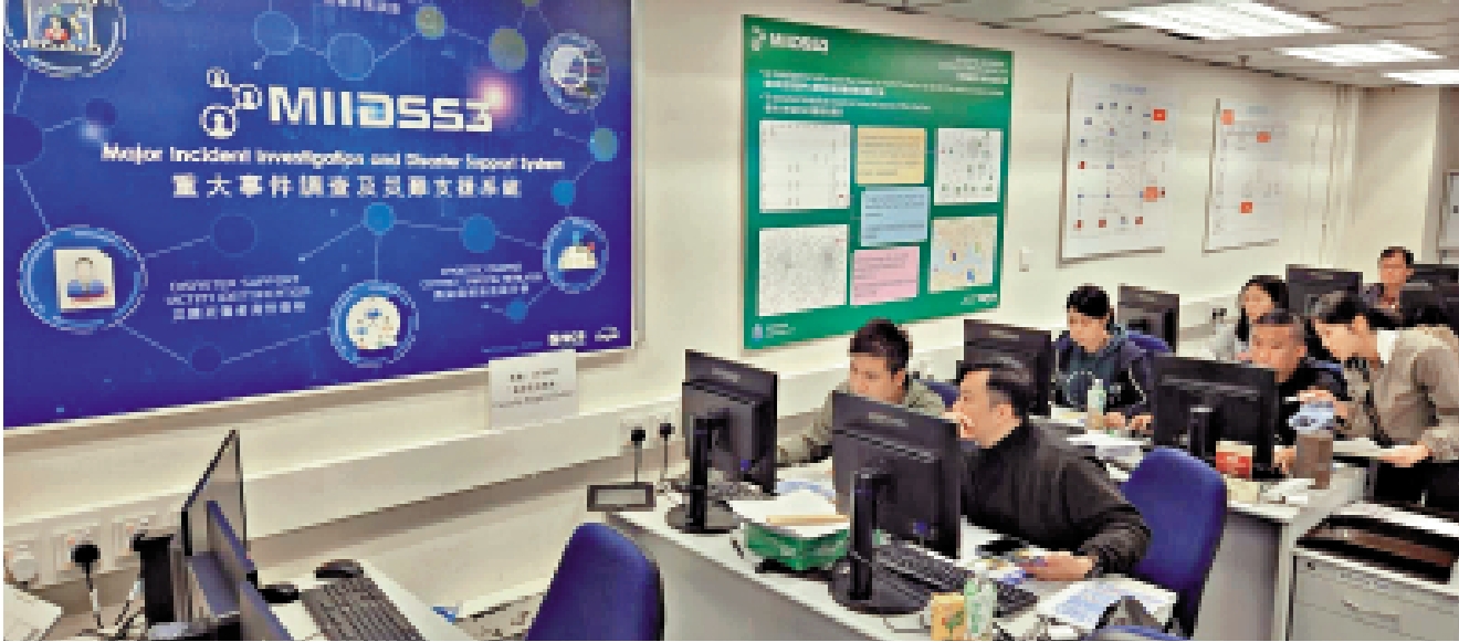 　　圖：警方設立24小時全天候運作的傷亡查詢中心。