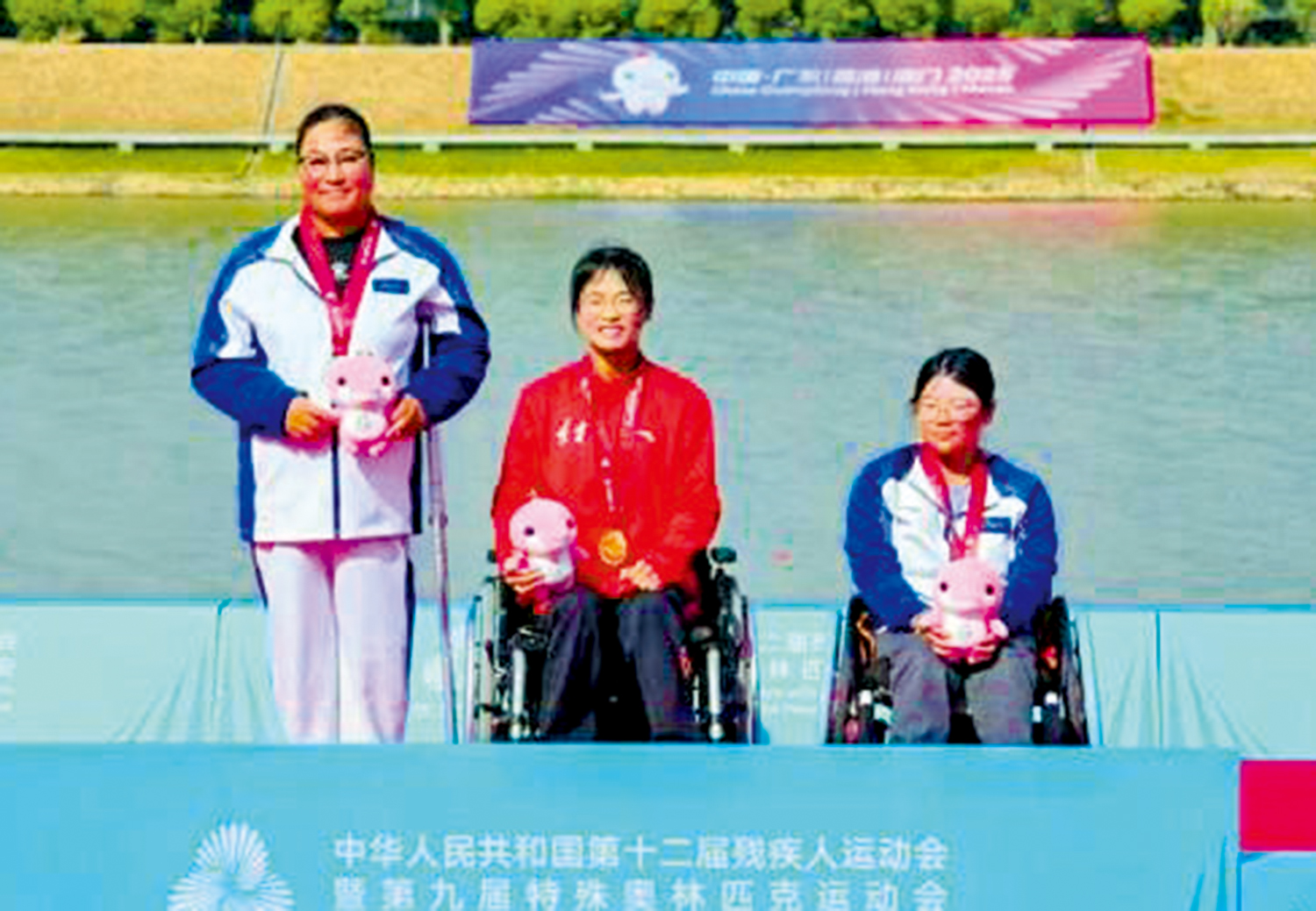 　　圖：殘特奧會賽艇PR2級女子單人槳1500米頒獎現場。