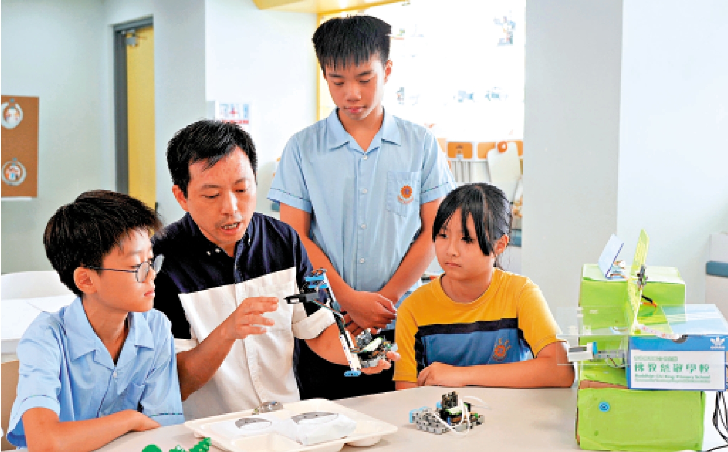 　　圖：教育局撥款五億支援中小學AI教學，成功申請的學校可獲發一筆過五十萬元撥款。