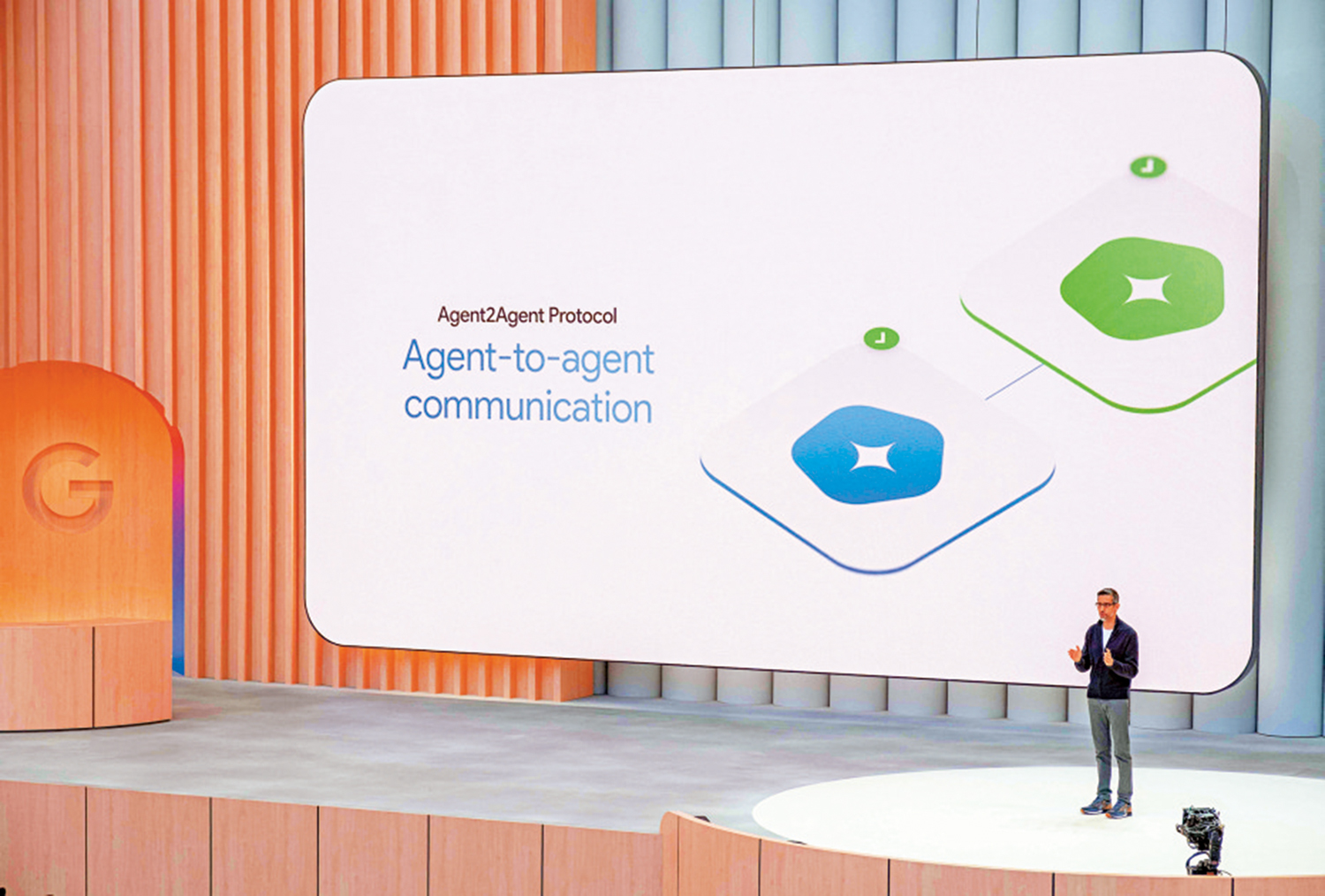 　　圖：谷歌CEO皮查伊在年度開發者大會上介紹谷歌的AI智能體設想。\法新社