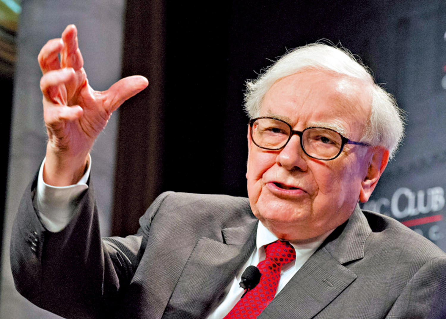 　　圖：美國股神巴菲特正式卸任巴郡行政總裁，但會繼續擔任董事會主席。