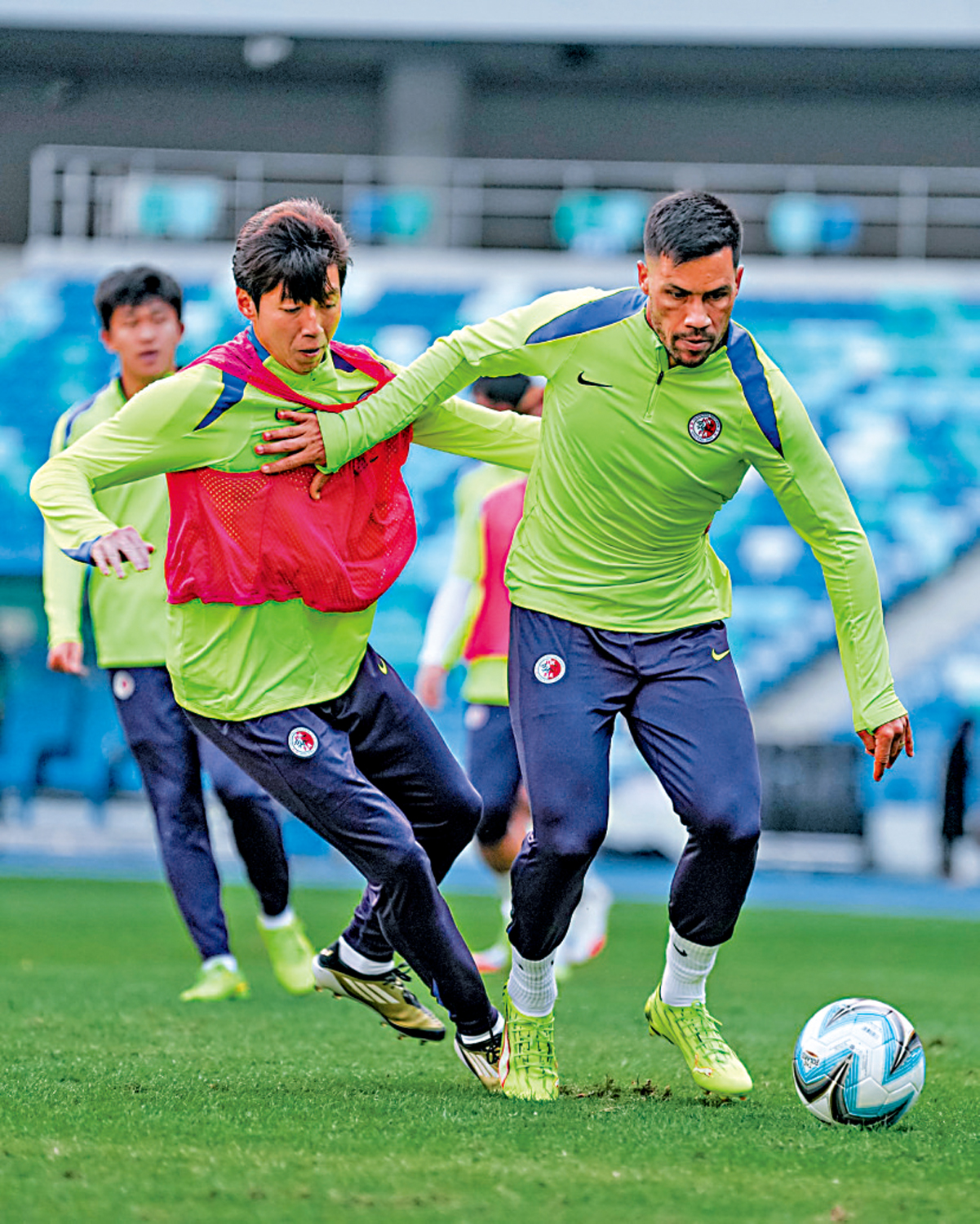 　　圖：劉智樂（左）在賽前積極練習。