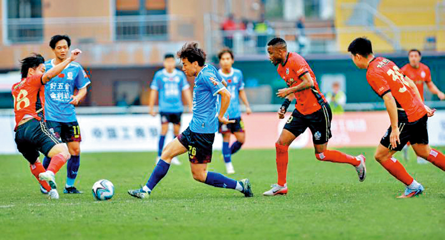 　　圖：省港盃超級足球邀請賽戰情激烈。