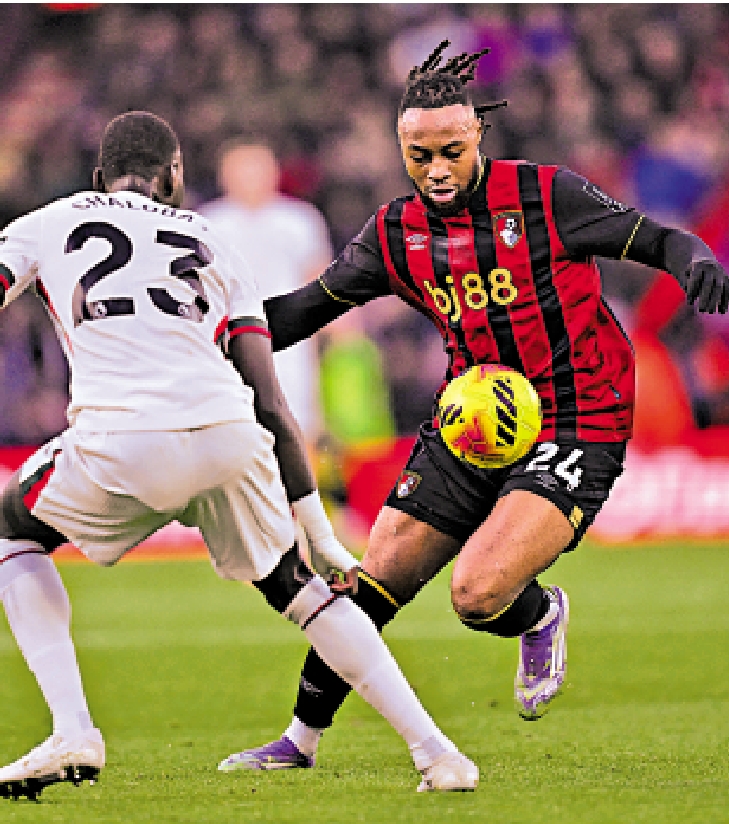 　　圖：般尼茅夫前鋒施美安（右）。