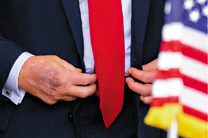 　　圖：去年8月，特朗普手部可見大面積瘀傷。\法新社