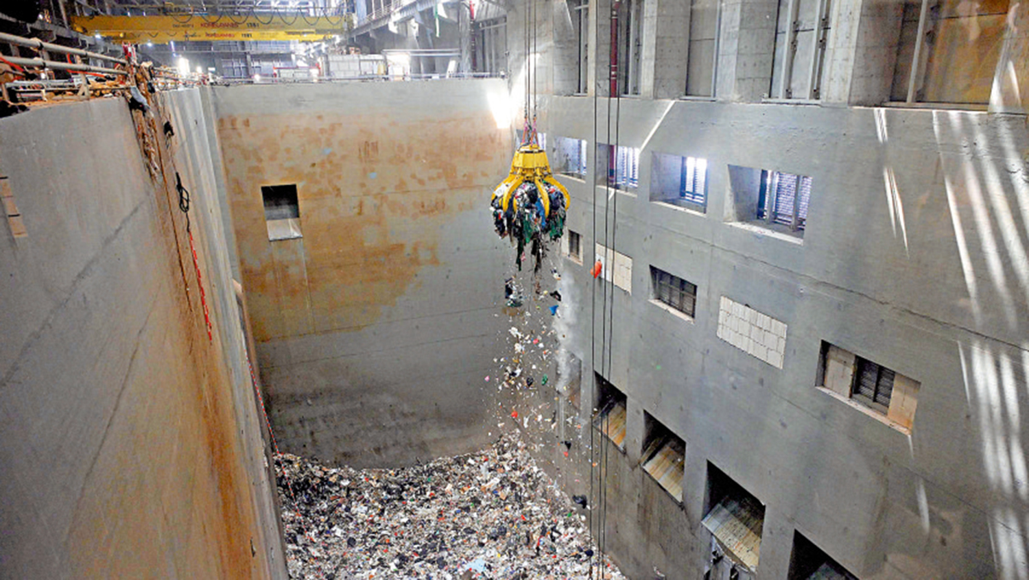 　　圖：政府致力興建「轉廢為能」的垃圾焚化設施，以取代堆填區。圖為I·PARK1運作過程。