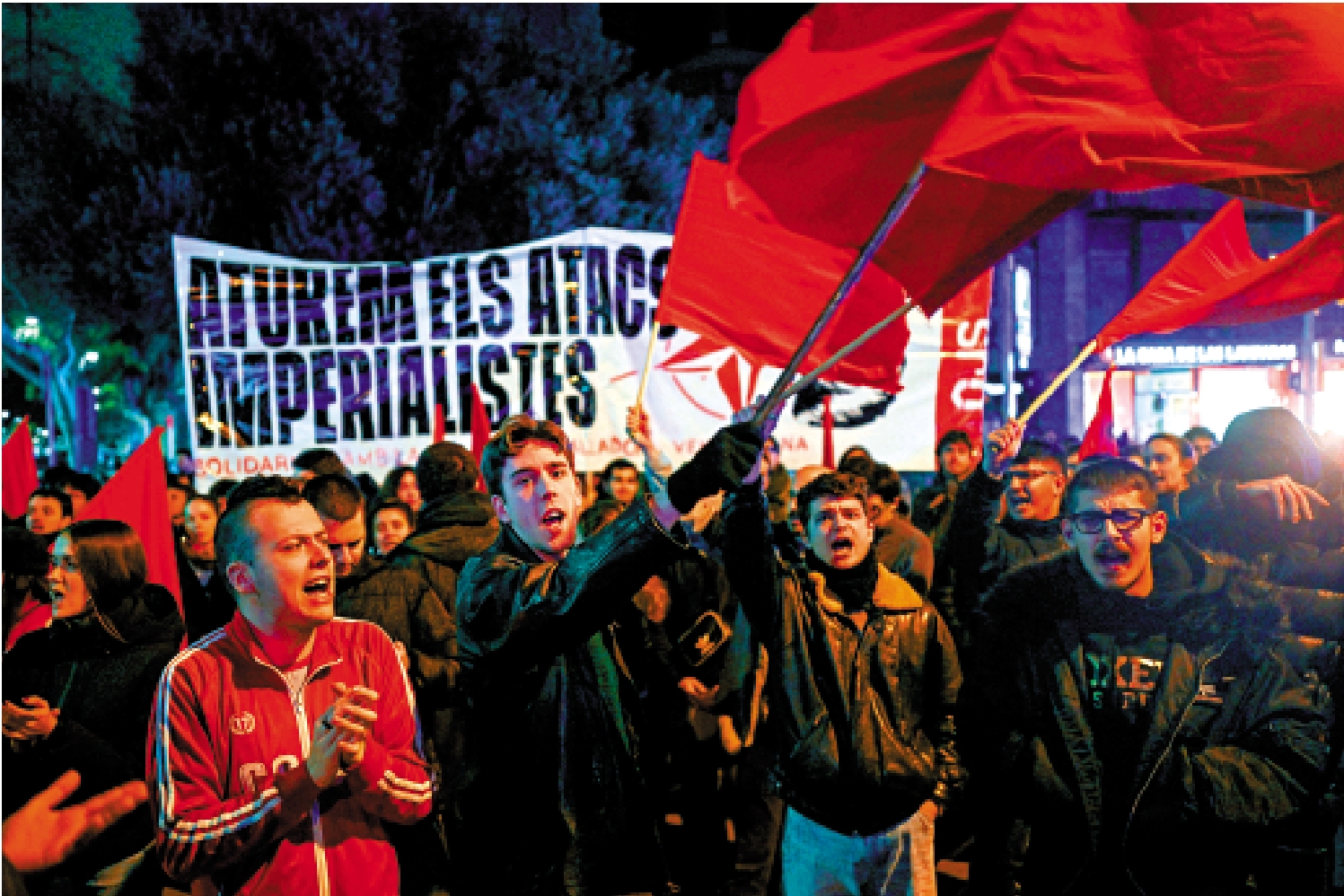 　　圖：1月3日，西班牙民眾在巴塞羅那抗議美國軍事入侵委內瑞拉。\路透社