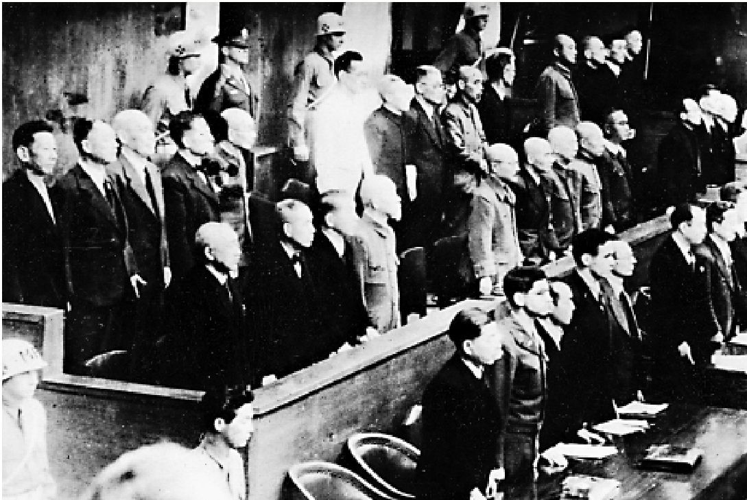 　　圖：日本投降後，1946年5月3日至1948年11月12日，美、中、英、蘇等11國在日本東京開設遠東國際軍事法庭，審判日本軍國主義統治集團。圖為東京審判現場。\新華社