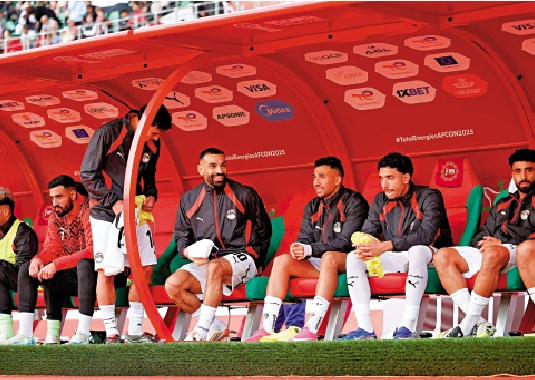 　　圖：沙拿（右四）上仗休戰，以準備淘汰圈賽事。\法新社