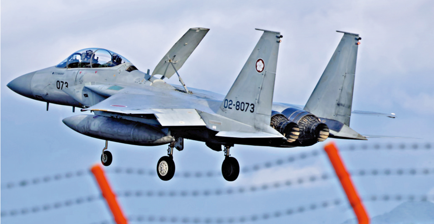 　　圖：美國意圖讓日本擴充軍備並承擔更多同盟義務。圖為一架戰機在一次美日聯合軍演中起飛。