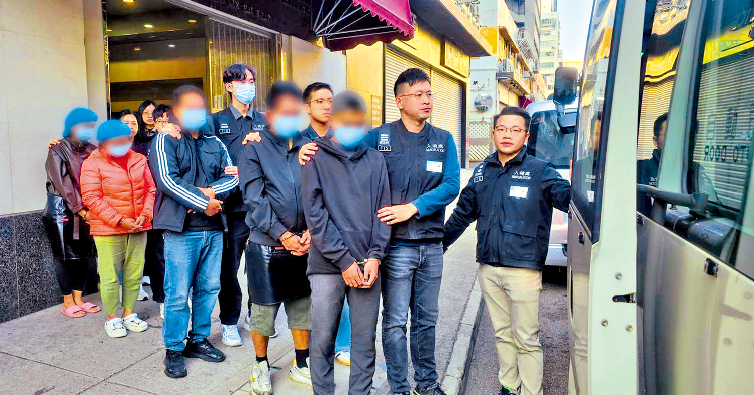 　　圖：入境處一連四日展開打擊非法勞工行動，共拘捕20名男女，包括12名懷疑非法勞工或逾期逗留人士。