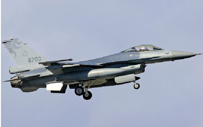 　　圖：台灣一架F-16V戰機6日晚上訓練期間失事。