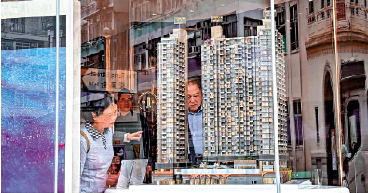 　　圖：樓市轉旺，新盤熱銷，一手成交量有望連續12個月錄逾千宗，繼續創2013年一手銷售條例後最長紀錄。