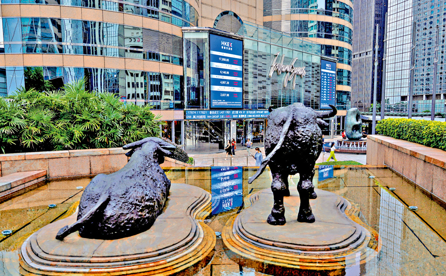 　　圖：得益於金融市場表現帶動印花稅收入增加，陳茂波預計經營賬目財政盈餘可提早恢復。