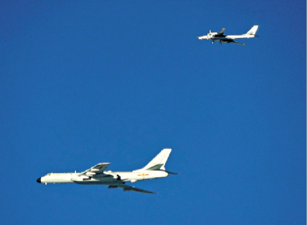 　　圖：2025年12月9日中俄兩軍戰機在東海、太平洋西部空域組織實施聯合空中戰略巡航。\新華社