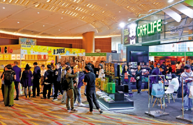 　　圖：第52屆香港玩具展、第17屆香港嬰兒用品展，以及第24屆香港國際文具展昨日一起在會展開幕。