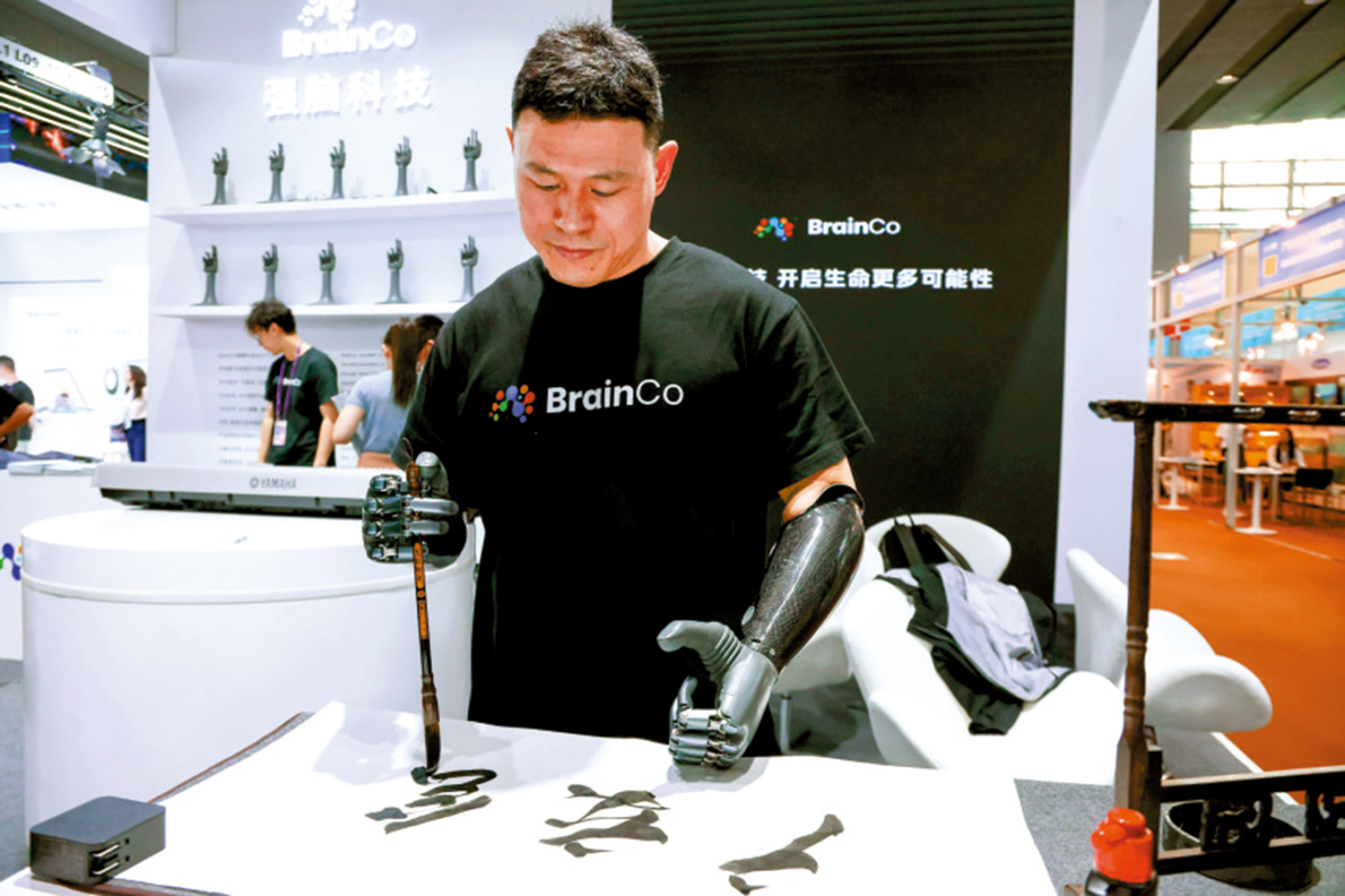 　　圖：強腦科技已成功研製全球首款量產直覺控制智能仿生手。