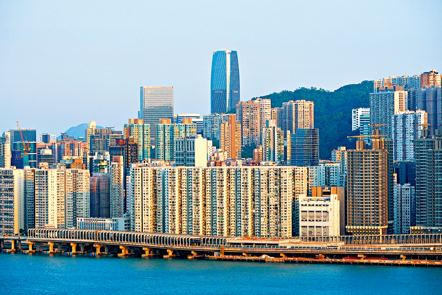 　　圖：去年樓市全面撤辣，加上減息周期重啟，令全年樓市成交量顯著回升。