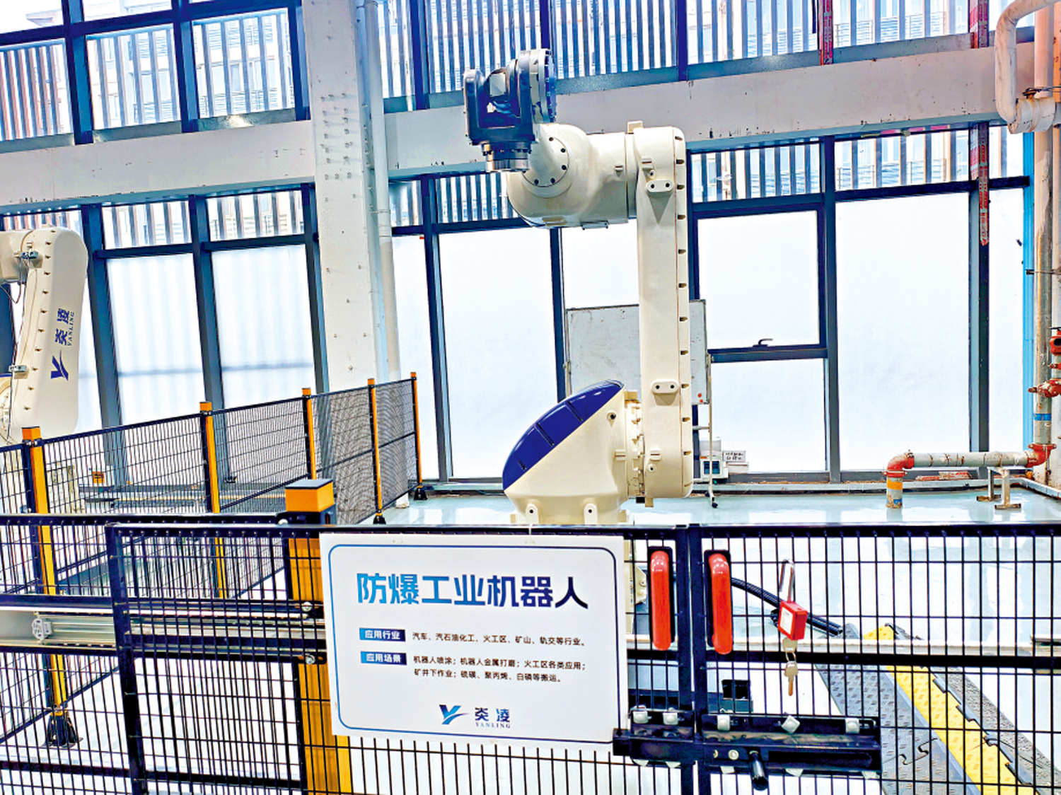 　　圖：受訪企業炎凌嘉業表示，政策助力企業投入研發。圖為該企研發的機器人。\大公報記者任芳頡攝