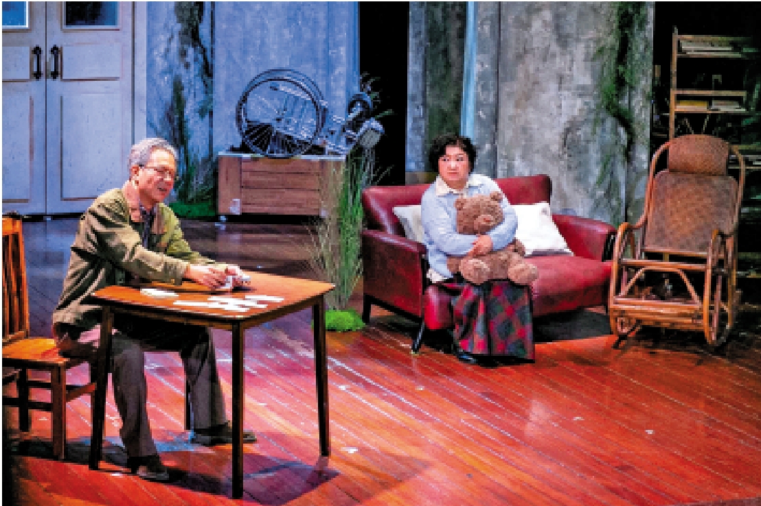 　　圖：澳門曉角劇社《THE GIN GAME紙牌遊戲》劇照。