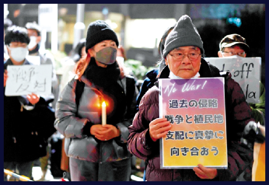 　　圖：9日在日本東京的首相官邸外，示威者舉行示威抗議高市早苗政府。\新華社