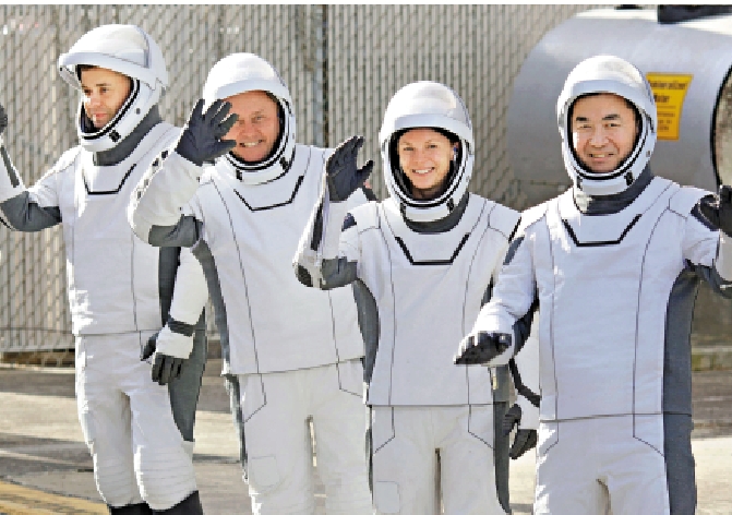 　　圖：NASA四名太空人（從左到右）普拉托諾夫、芬克、卡德曼和油井龜美也將提前返航。\法新社