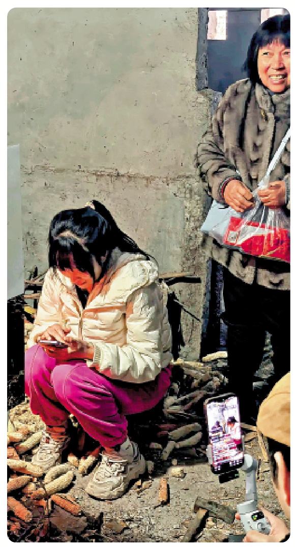 　　圖：突然的爆紅讓農村女孩呆呆（左）驚喜又感動。