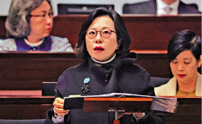 　　圖：麥美娟表示，政府已就修訂《建築物管理條例》擬定五大方向。