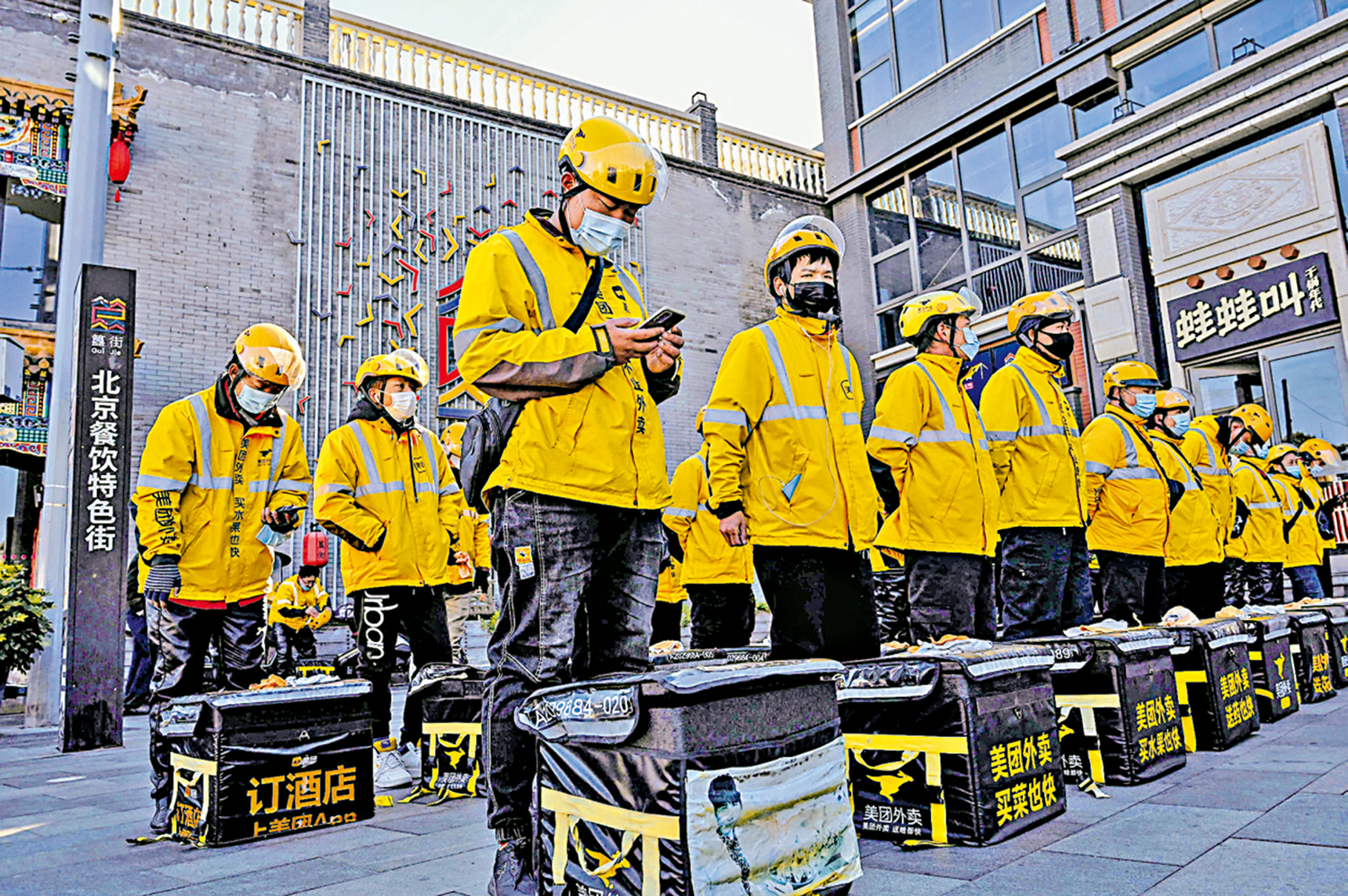 　　圖：美團的養老保險補貼方案，構建出一種介乎於傳統勞動關係與完全自主參保之間的新型保障形態。