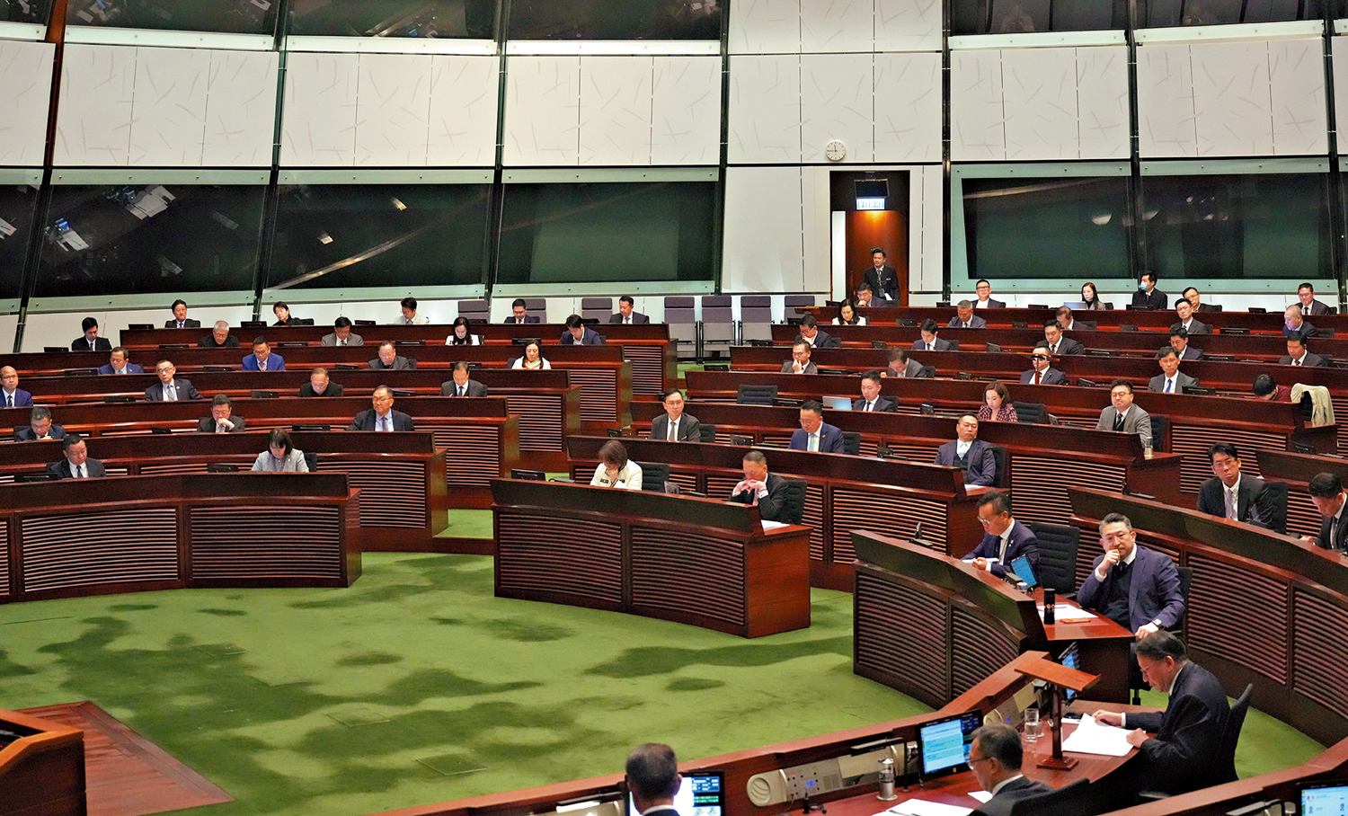 　　圖：立法會一連兩日就大埔宏福苑火災善後工作進行討論。