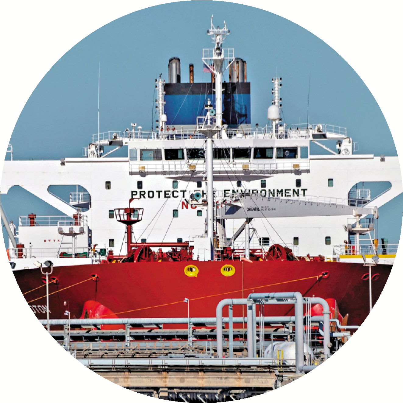 　　圖：一艘由雪佛龍公司租用的油輪將委內瑞拉石油運往美國。\法新社