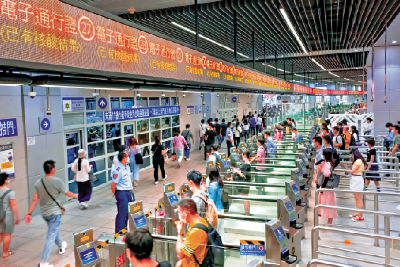 　　圖：下周一起，香港及澳門七至十歲兒童，可登記使用雙方的e-道自助辦理出入境手續。