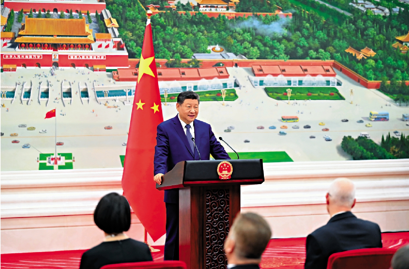 　　圖：1月16日上午，國家主席習近平在北京人民大會堂接受18位駐華大使遞交國書。這是儀式結束後，習近平在北京廳對使節們發表講話。\新華社