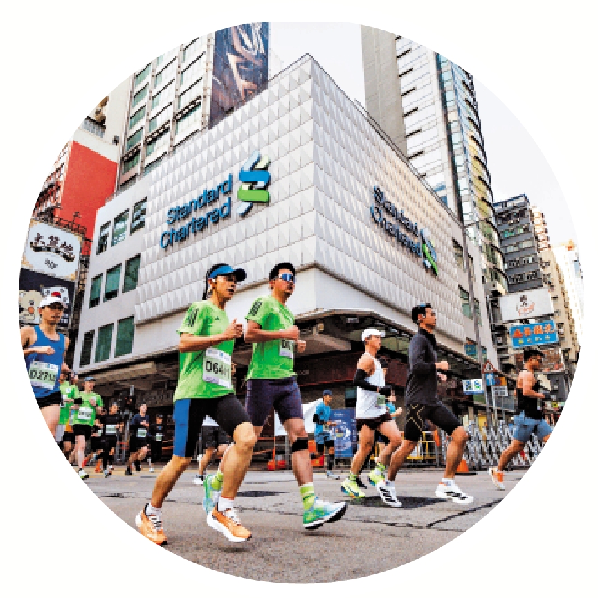 　　圖：起跑前建議穿着速排汗水的保暖衣物。/圖片：渣打香港馬拉松官網