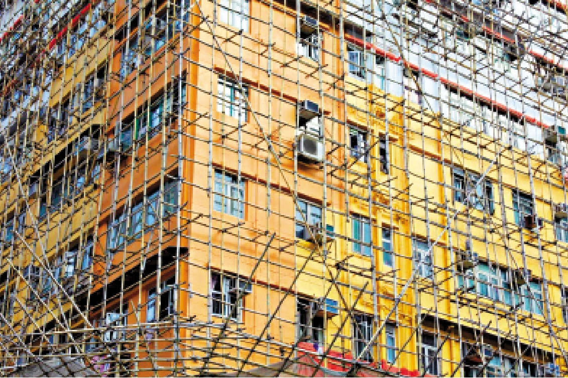 　　圖：陳國基表示，考慮在大維修完成後用問卷調查蒐集業主意見，投訴證明屬實的承辦商，會從政府的認可名單中除名。