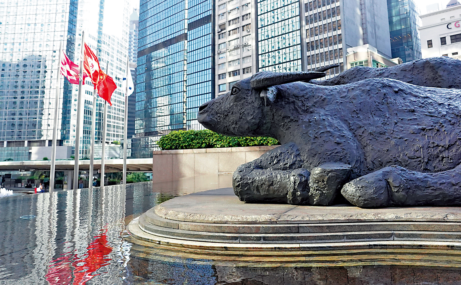 　　圖：隨着企業的盈利改善，以及南向資金持續流入，不少大行都看好今年港股表現。