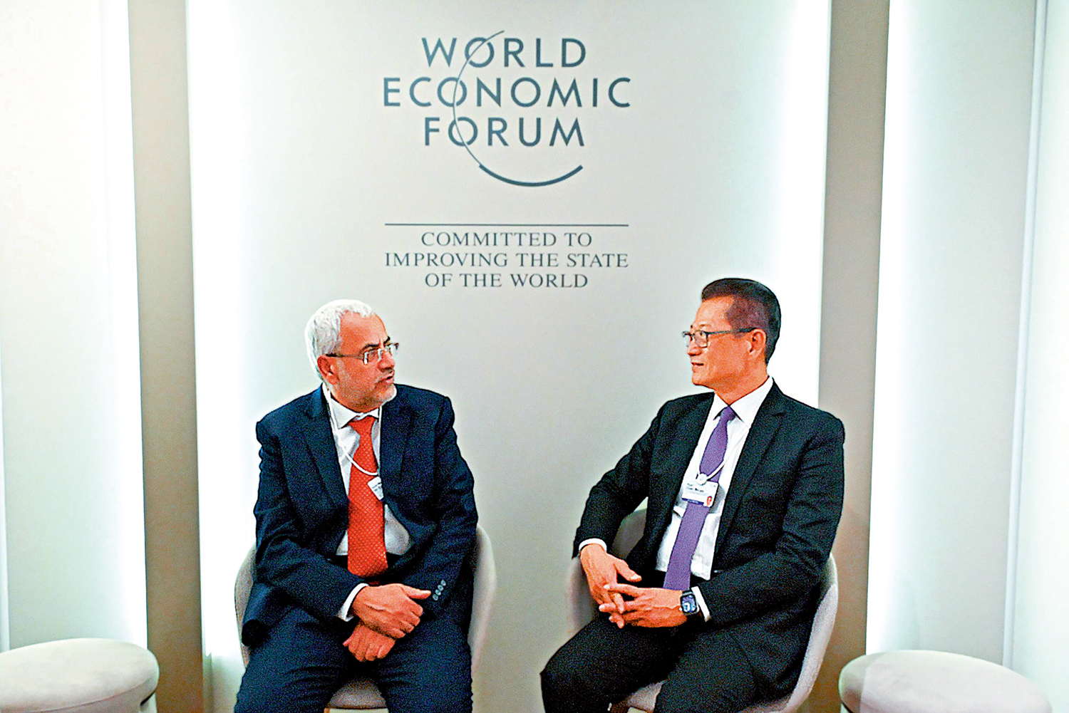 　　圖：陳茂波參與世界經濟論壇2026年年會期間，與阿曼蘇丹國經濟部長H.E. Said Mohammed Al-Saqri（左）會面。