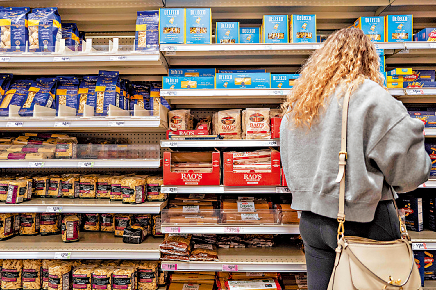 　　圖：特朗普的關稅政策推高美國物價，美國民眾生活成本上升。\法新社