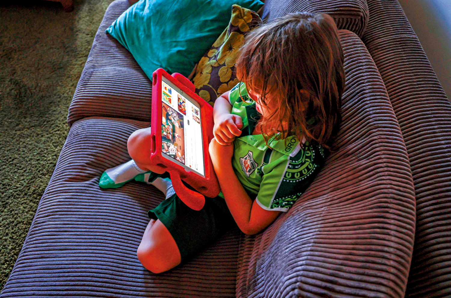 　　圖：英國擬效仿澳洲出台針對青少年兒童使用社交媒體的禁令。\法新社