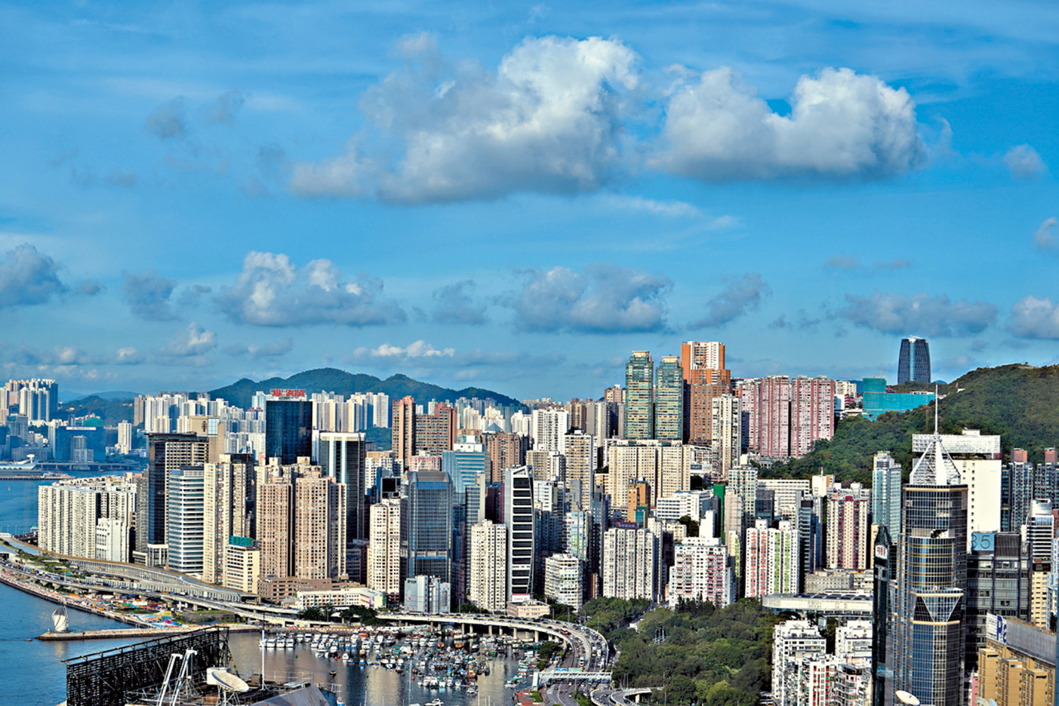 　　圖：香港住宅市場明顯改善，地產股有望在新一個財政年度出現盈利反彈。
