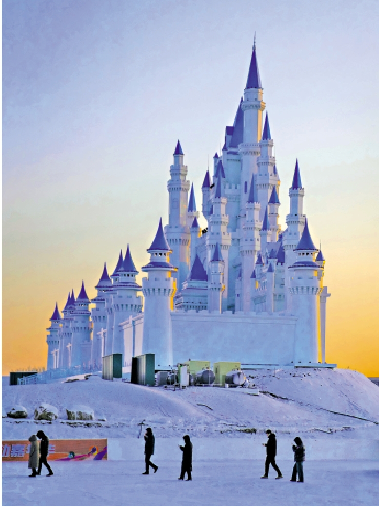 　　圖：遊客在吉林省長春市肆季南河岸線公園遊玩。\新華社