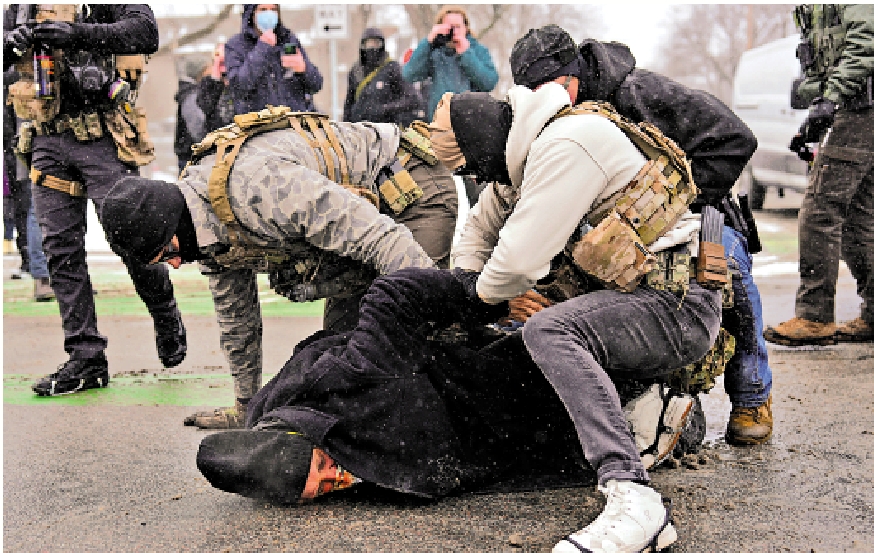 　　圖：美國明尼蘇達州抗議活動持續，聯邦執法人員逮捕示威者。\路透社