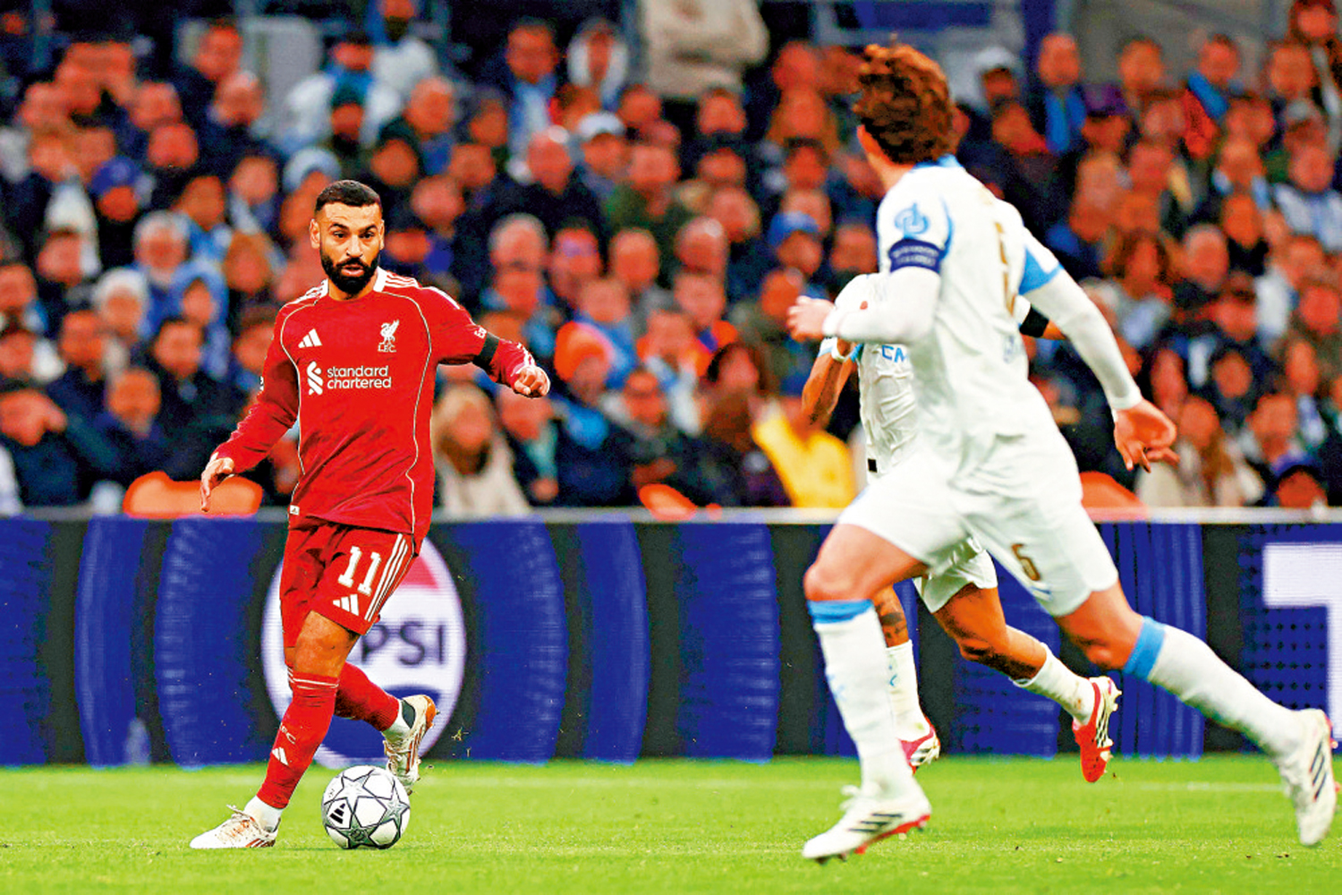 　　圖：利物浦前鋒穆罕默德沙拿（左）。