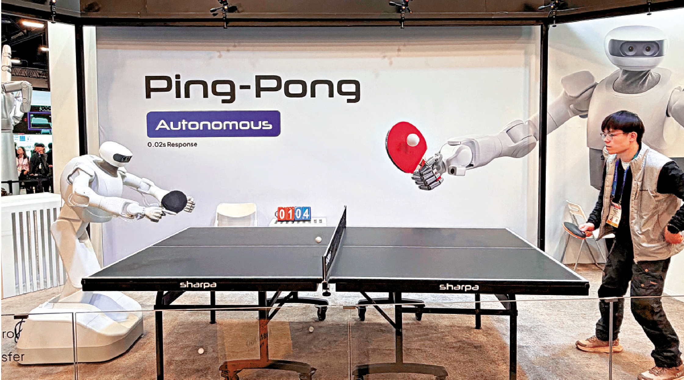 　　圖：內地創新質量持續提升。圖為當地時間1月7日，在美國拉斯維加斯的消費電子展上，中國機器人表演打乒乓球。\中新社